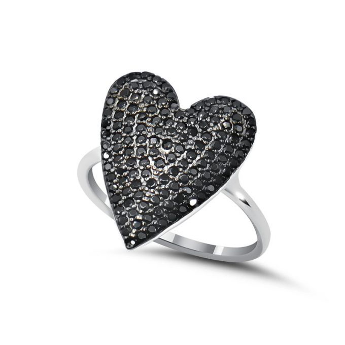 Кольцо сердце из серебра с черными фианитами